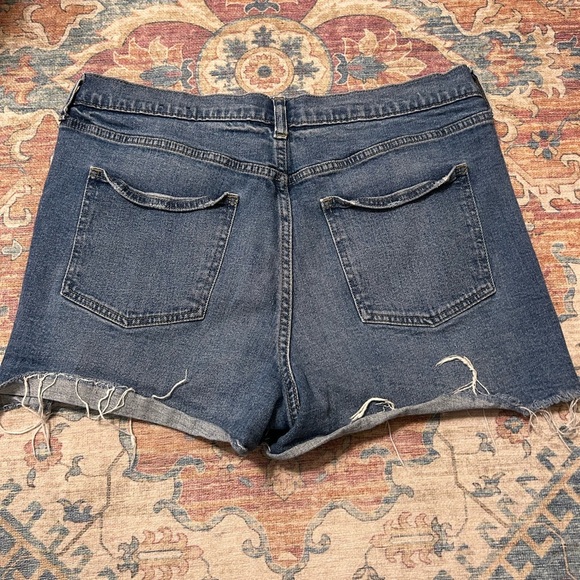 Gap Women's Distressed Denim Shorts size 14 - Picture 9 of 9